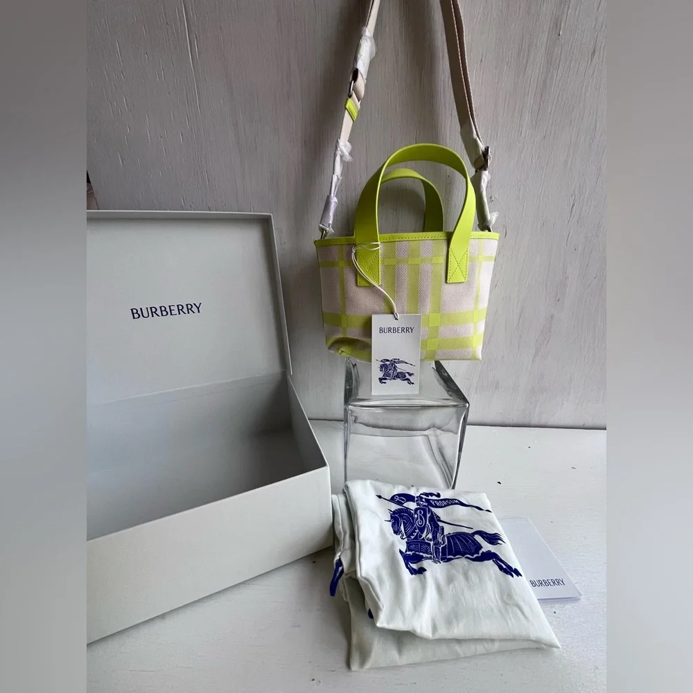 BURBERRY Check Tote- Vivid Lime - Picture 14 of 16